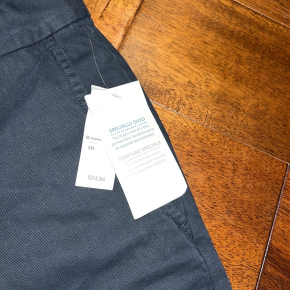 NWT mens Old Navy dark navy shorts, size 30 - Picture 2 of 3